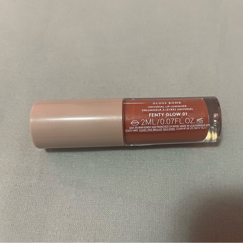 Universal Lip Luminizer - Picture 2 of 2